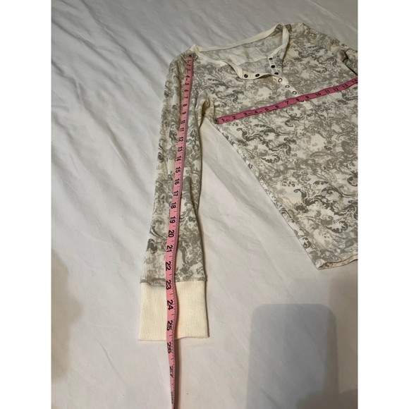 Women's Eddie Bauer Medium Thermal-Henley Top - Picture 8 of 8